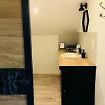 德查姆公寓 *